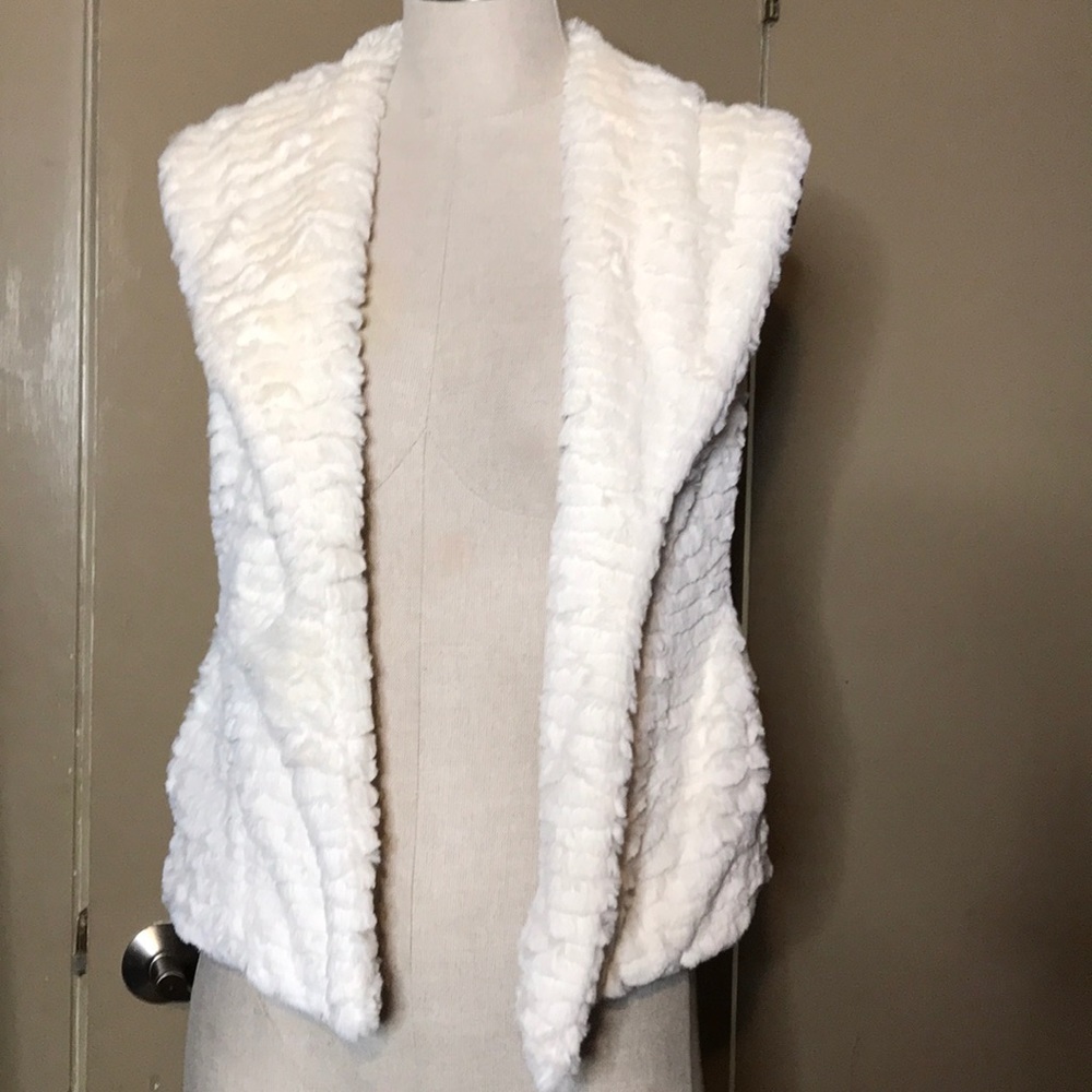 Me Jane small faux fur vest
